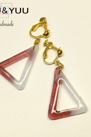 ユニークデザイン・グラデ三角イヤリング / レジンイヤリング / Meipuru 039