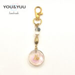 【光の雫】オーロラピンクと金箔の華奢なキーホルダー / レジンキーホルダー / Ls 207