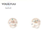 オーロラの欠片 ニュアンスカラフルホログラムのスタッドピアス / レジンピアス / Ls 298