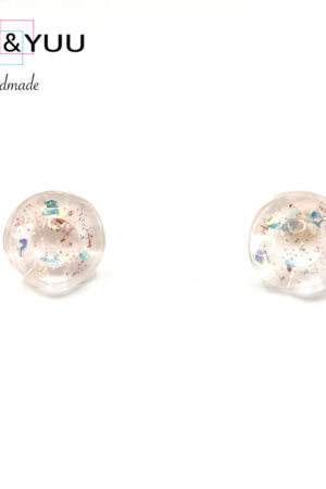 オーロラの欠片 ニュアンスカラフルホログラムのスタッドピアス / レジンピアス / Ls 298
