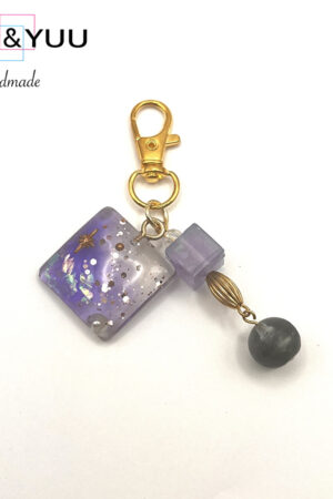 【紫の銀河】星のホログラム入り スクエアレジンキーホルダー　レジンキーホルダー
